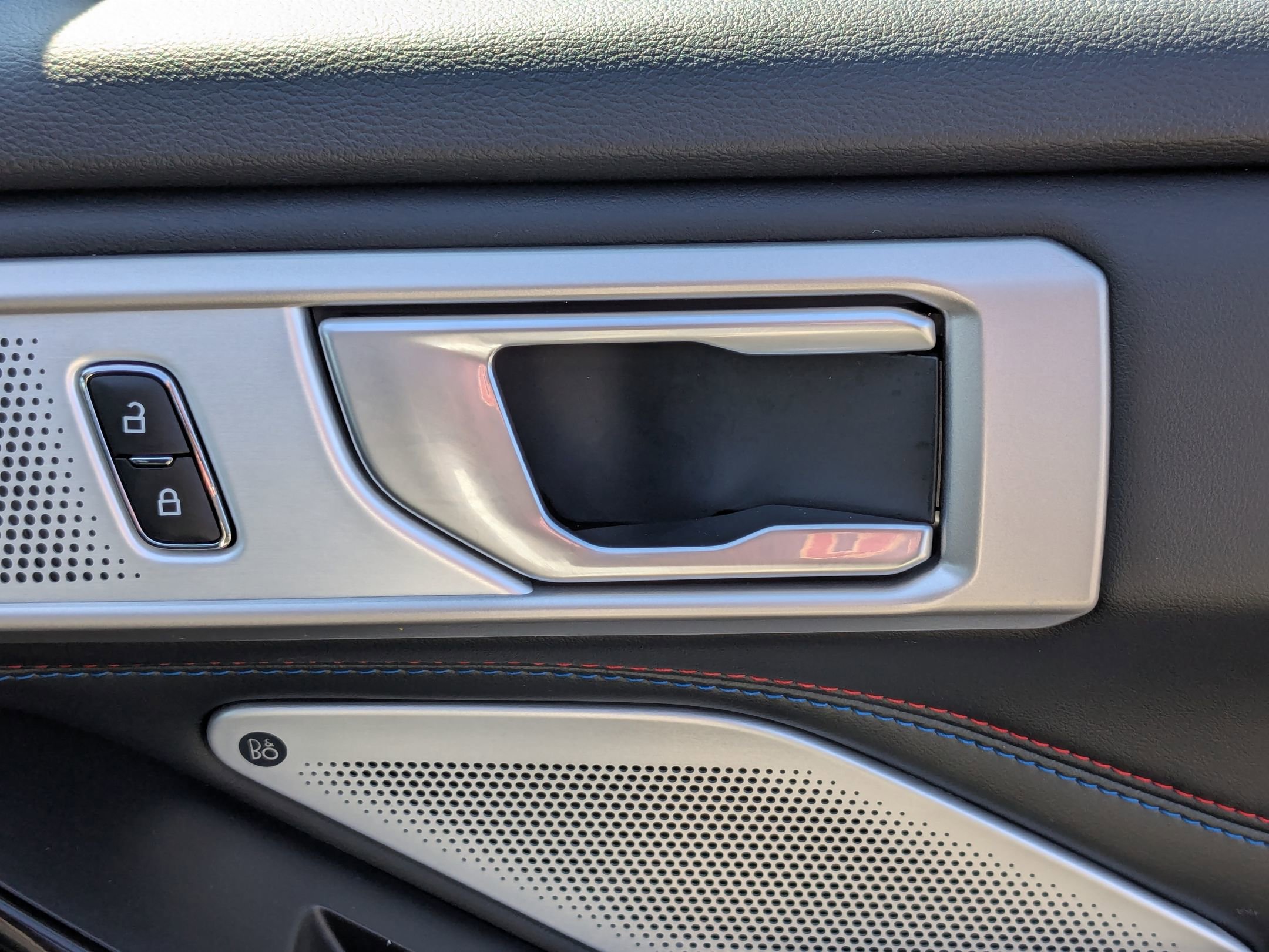 2024 Ford Explorer ST photo 38