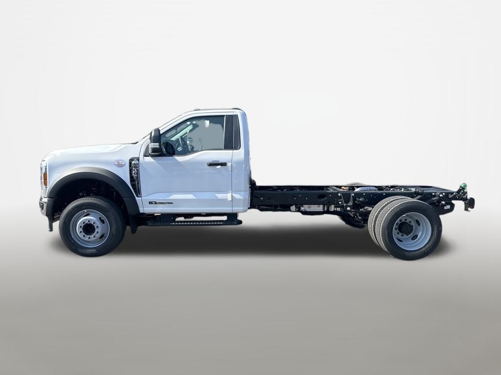 2025 Ford F-600 photo 2