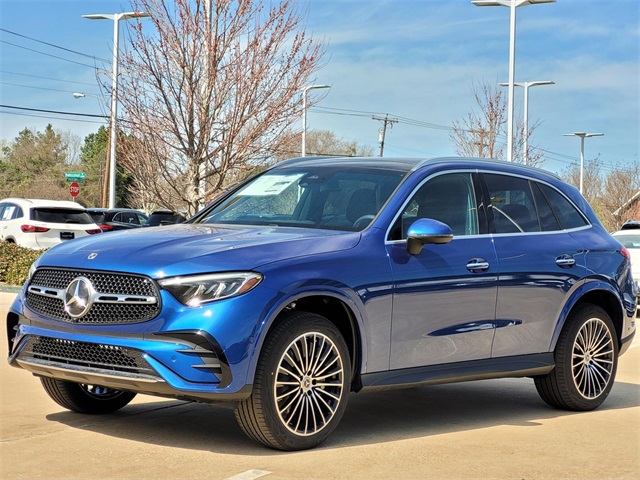 2025 Mercedes Benz GLC 300 photo 3