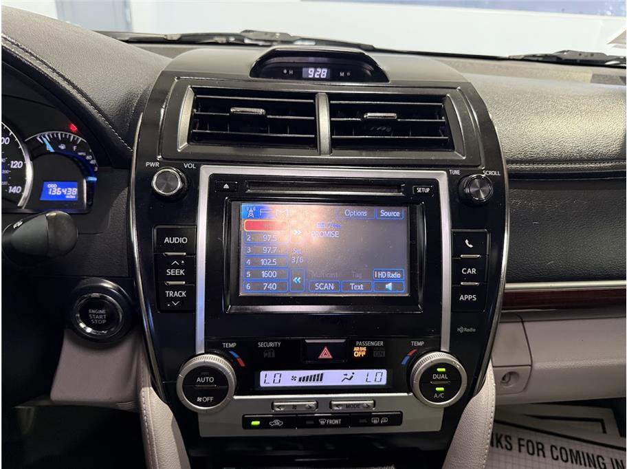 2012 Toyota Camry XLE photo 33