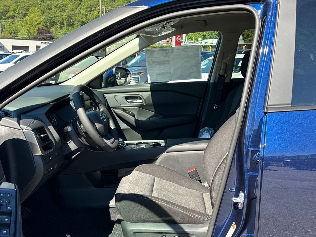 2026 Nissan Rogue SV photo 8