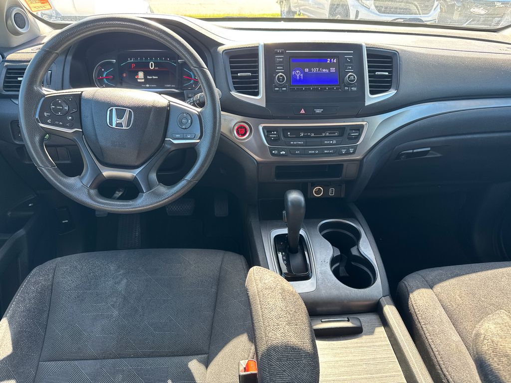 2019 Honda Pilot LX photo 22