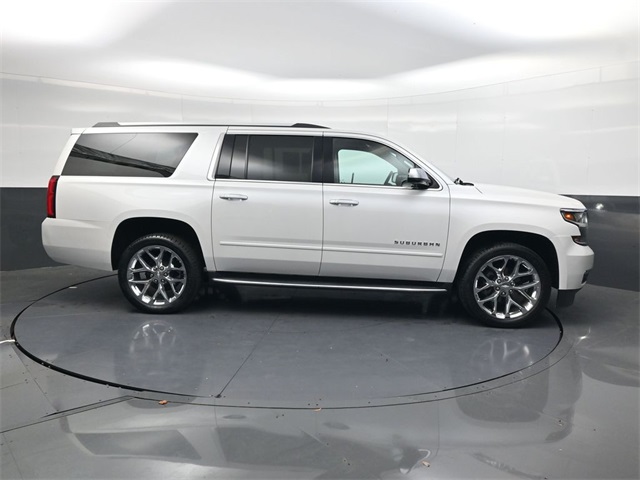 2019 Chevrolet Suburban Premier photo 2