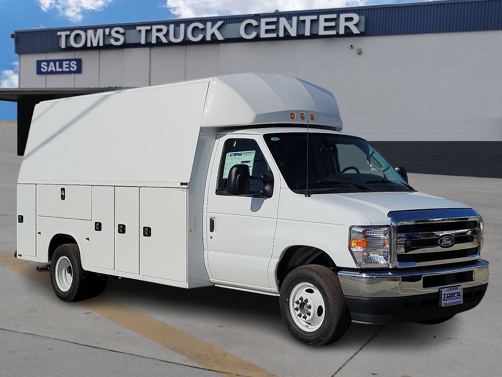 2026 Ford E-Series Cutaway Base's photo