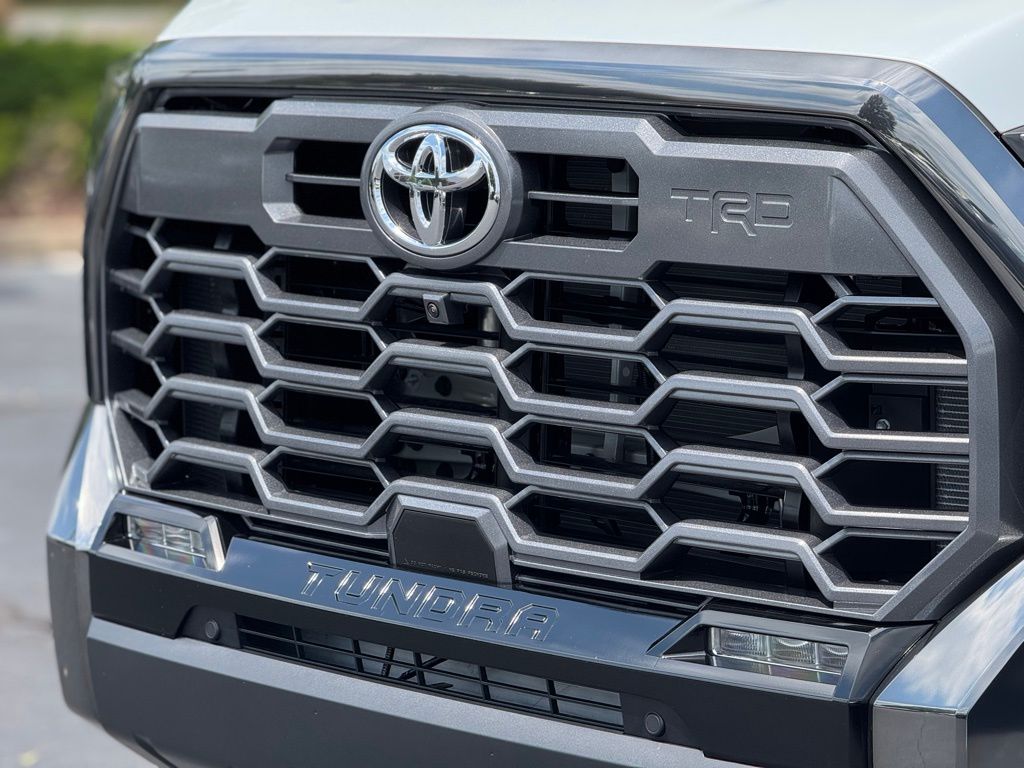 2025 Toyota Tundra Platinum CrewMax photo 6
