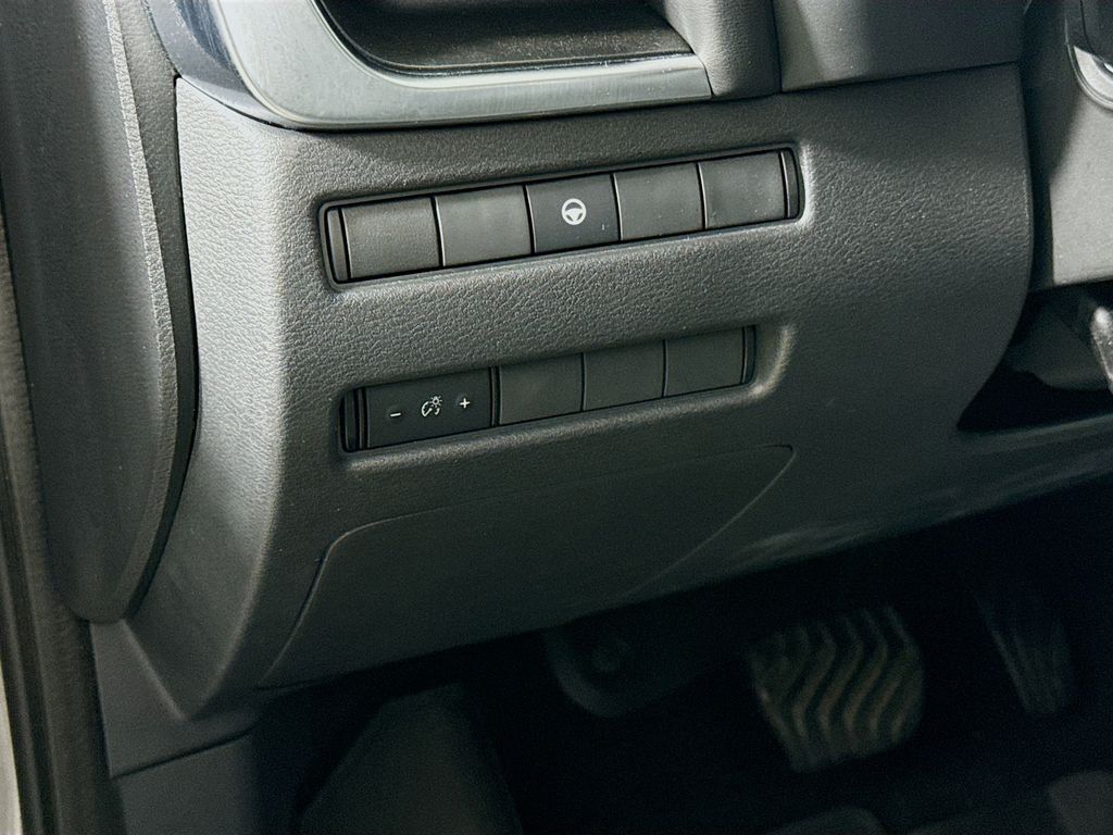 2022 Nissan Rogue SV photo 10