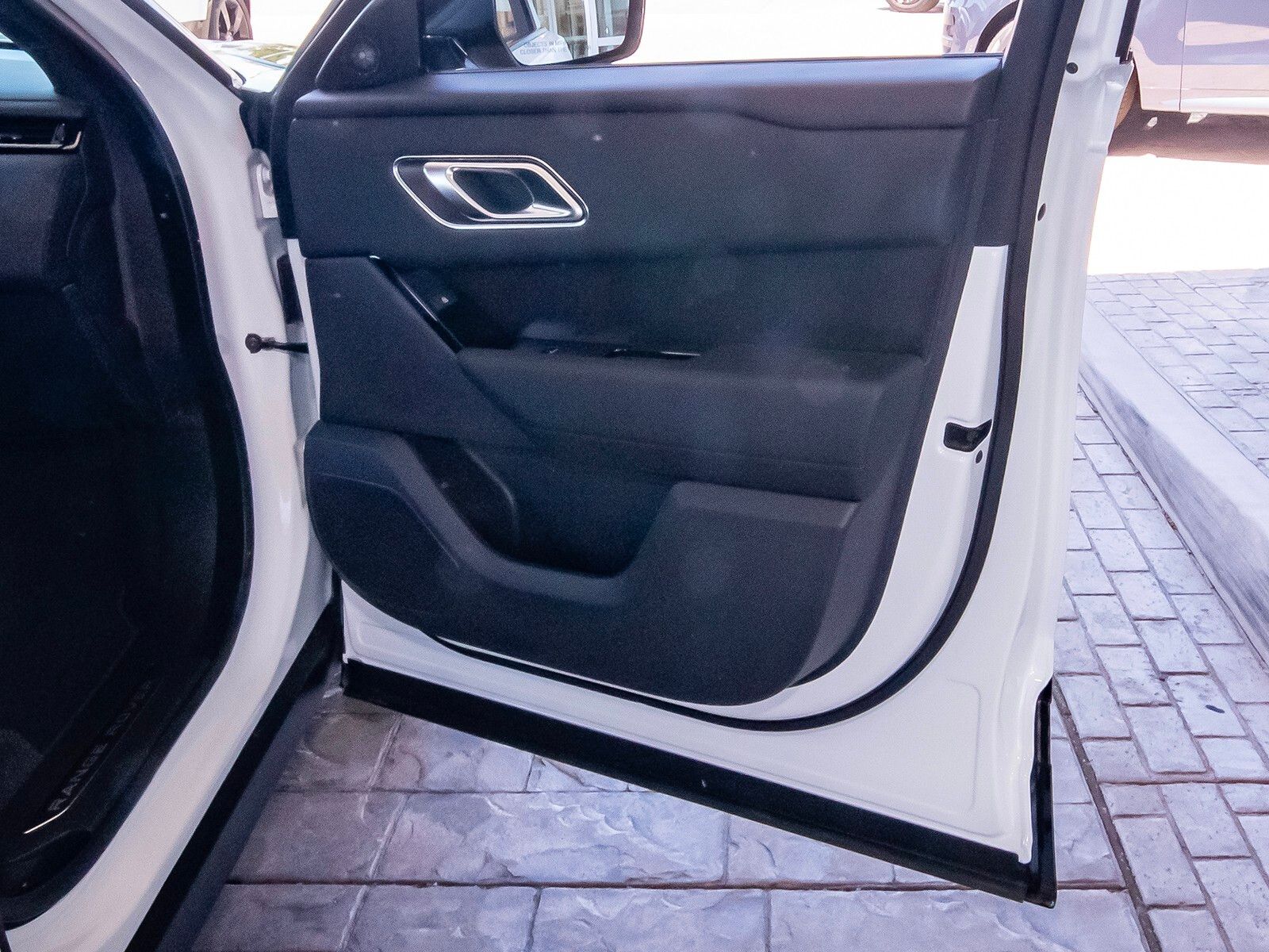 2026 Land Rover Range Rover Velar SE photo 38
