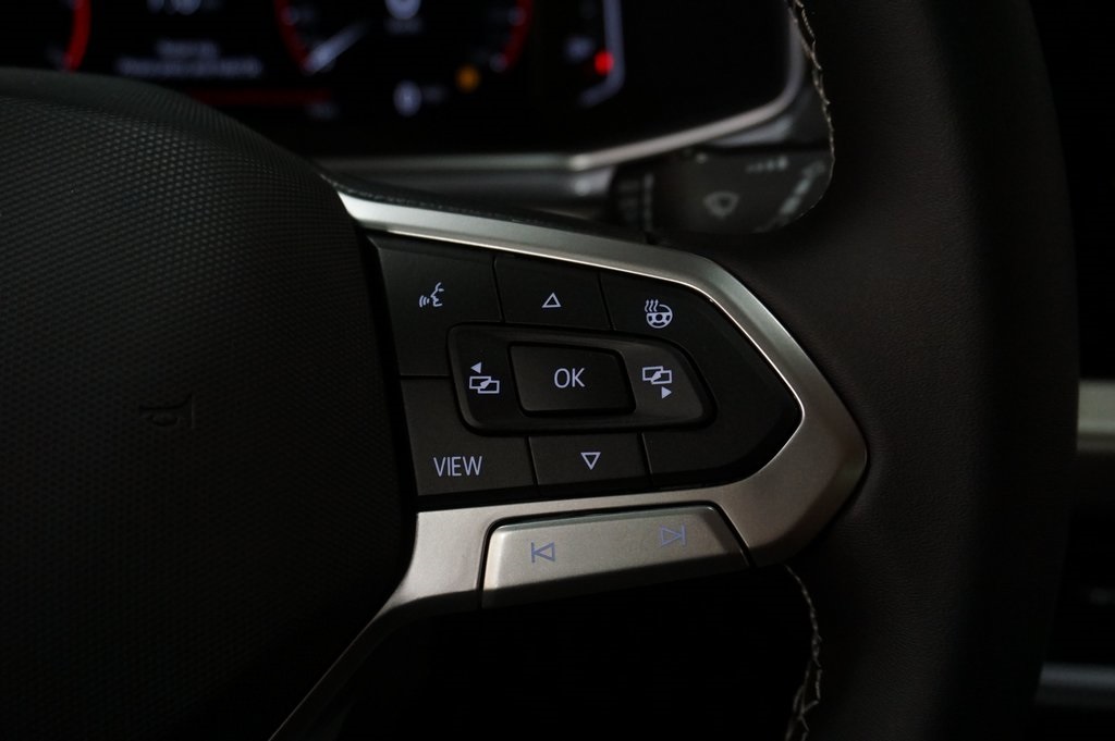 2025 Volkswagen Taos SEL photo 16