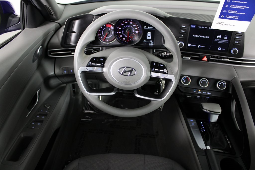 2023 Hyundai Elantra SE photo 4