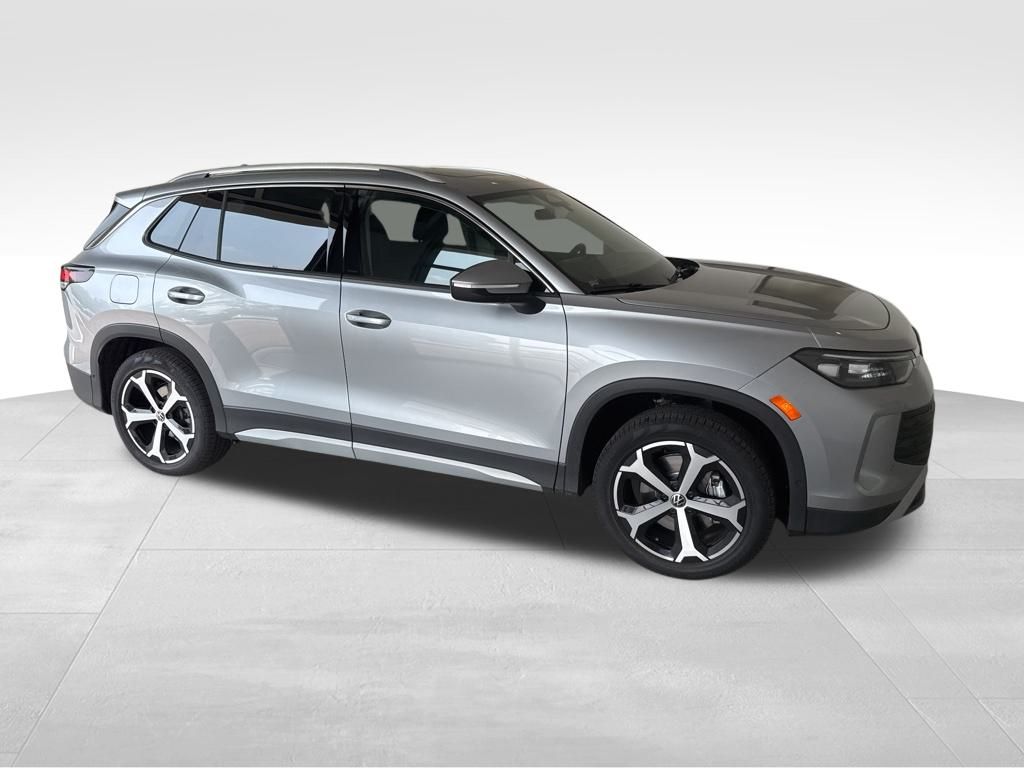 2025 Volkswagen Tiguan SE photo 2