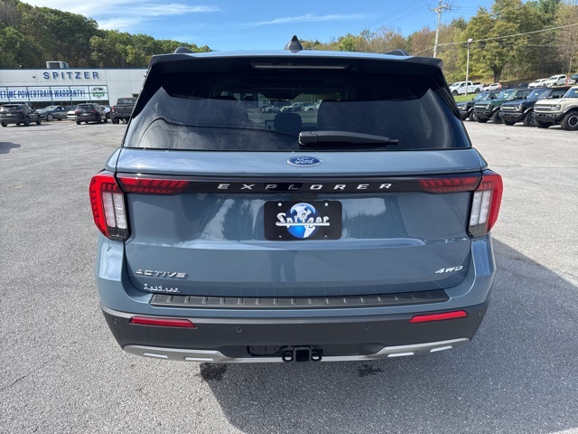 2025 Ford Explorer photo 4