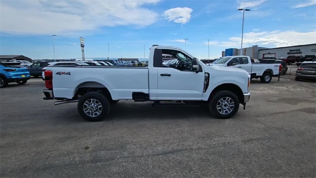 2025 Ford F-350 XLT photo 9