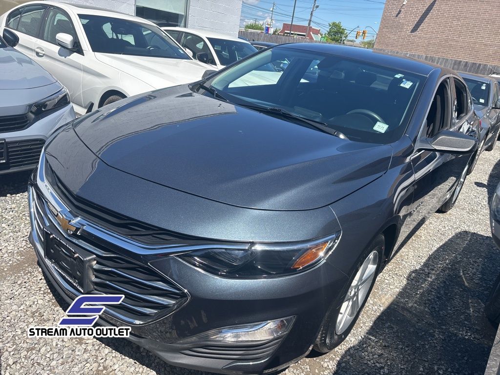 2021 Chevrolet Malibu LS photo 2