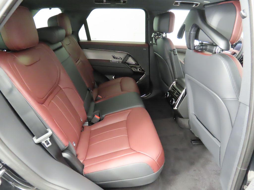 2025 Land Rover Range Rover Sport P530 Dynamic SE photo 18