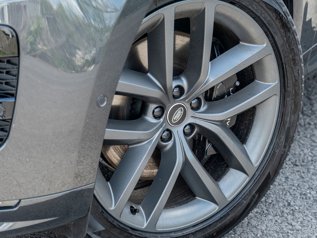 2025 Land Rover Range Rover Sport SE photo 9