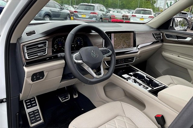 2025 Volkswagen Atlas SEL Premium R-Line photo 3