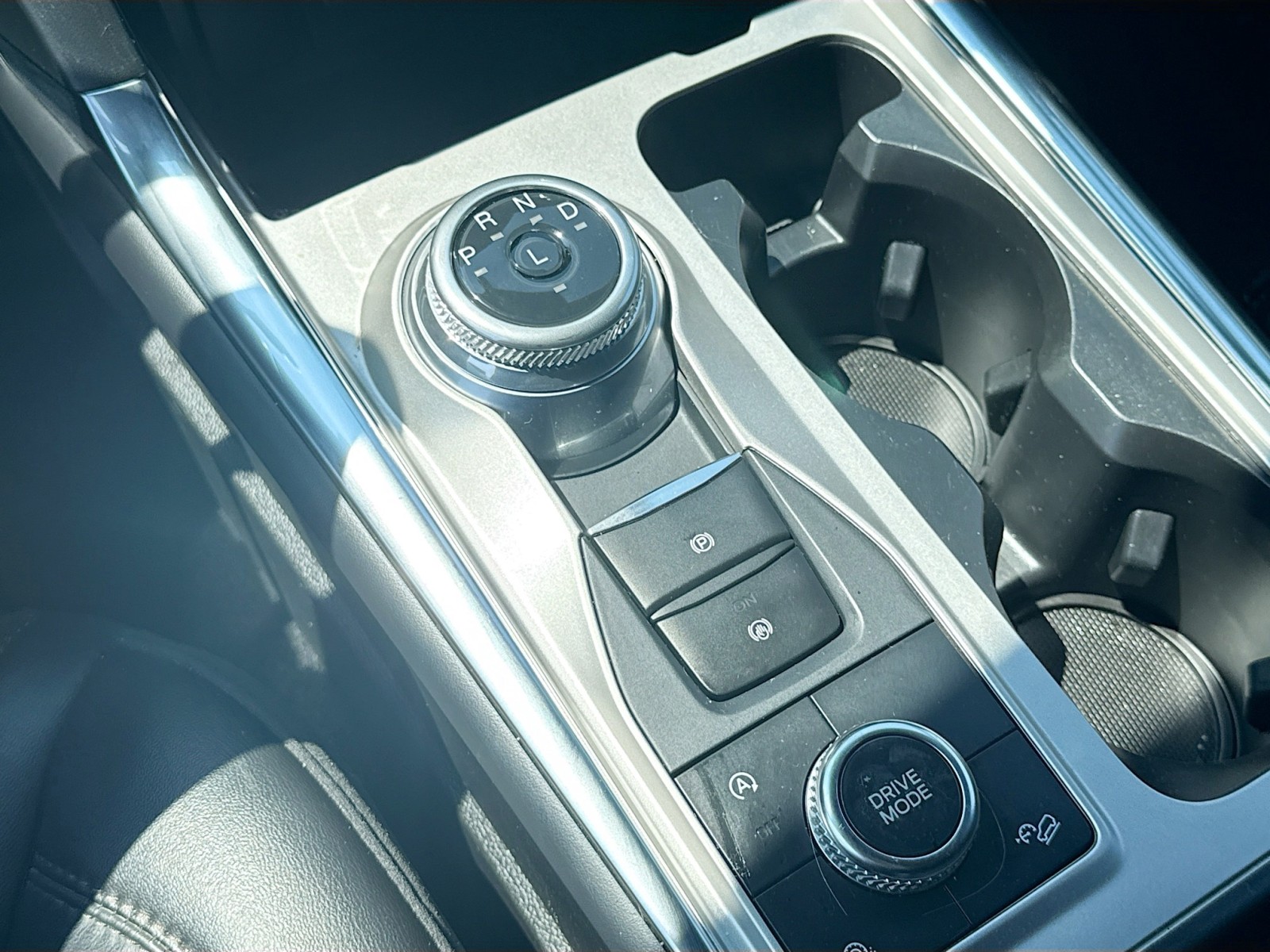 2022 Ford Explorer Platinum photo 16