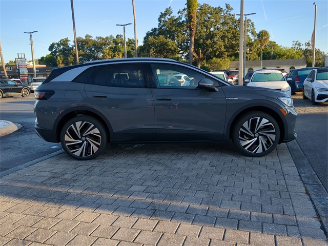 2025 Volkswagen ID.4 Pro Plus photo 3