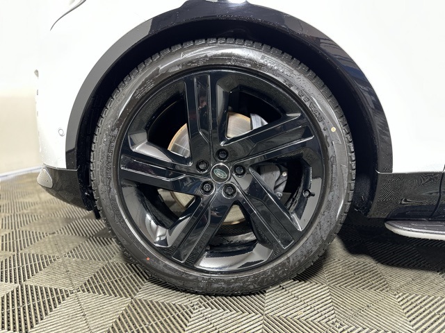 2025 Land Rover Discovery SE photo 9