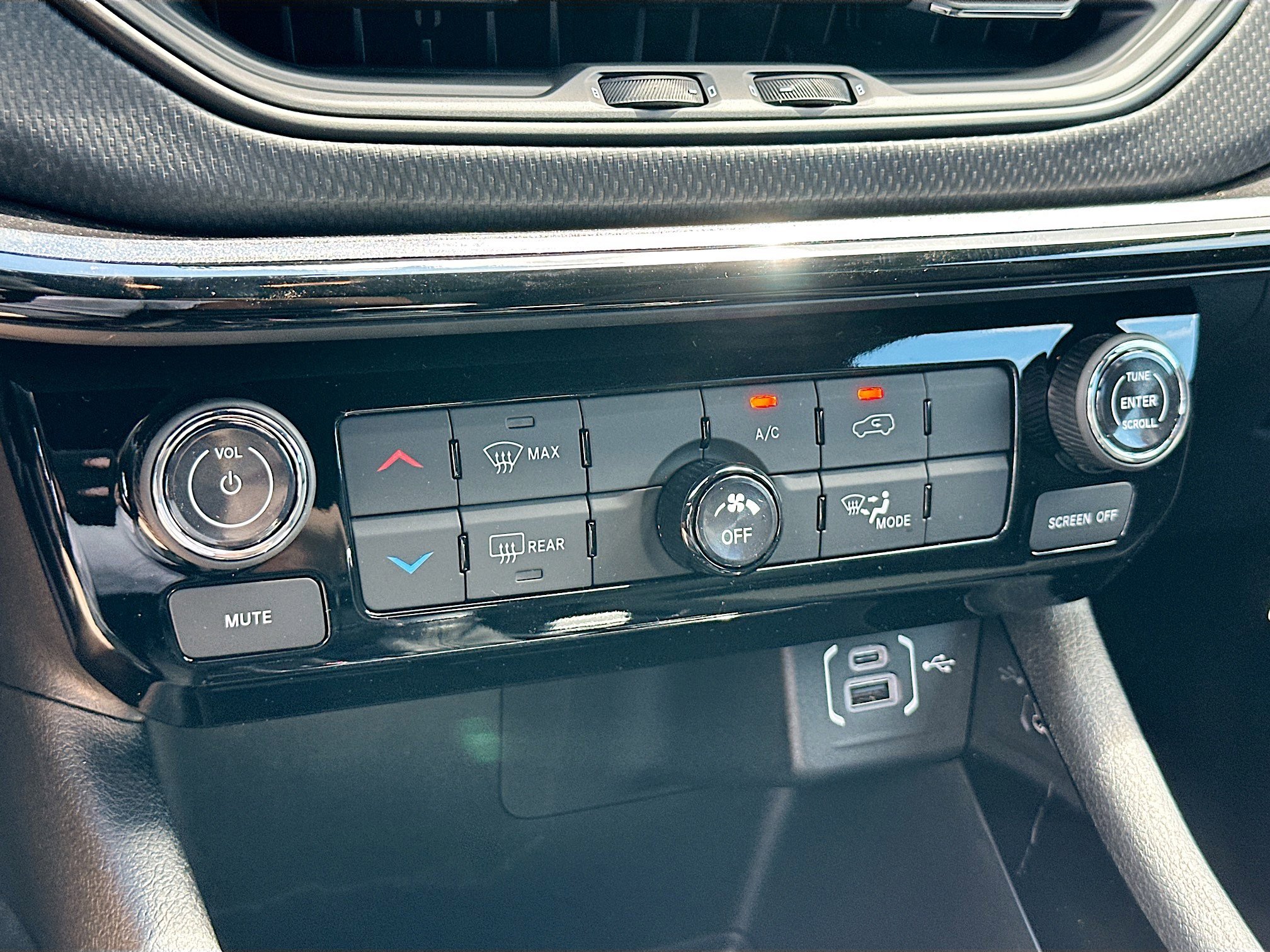 2026 Jeep Compass Latitude Altitude photo 9