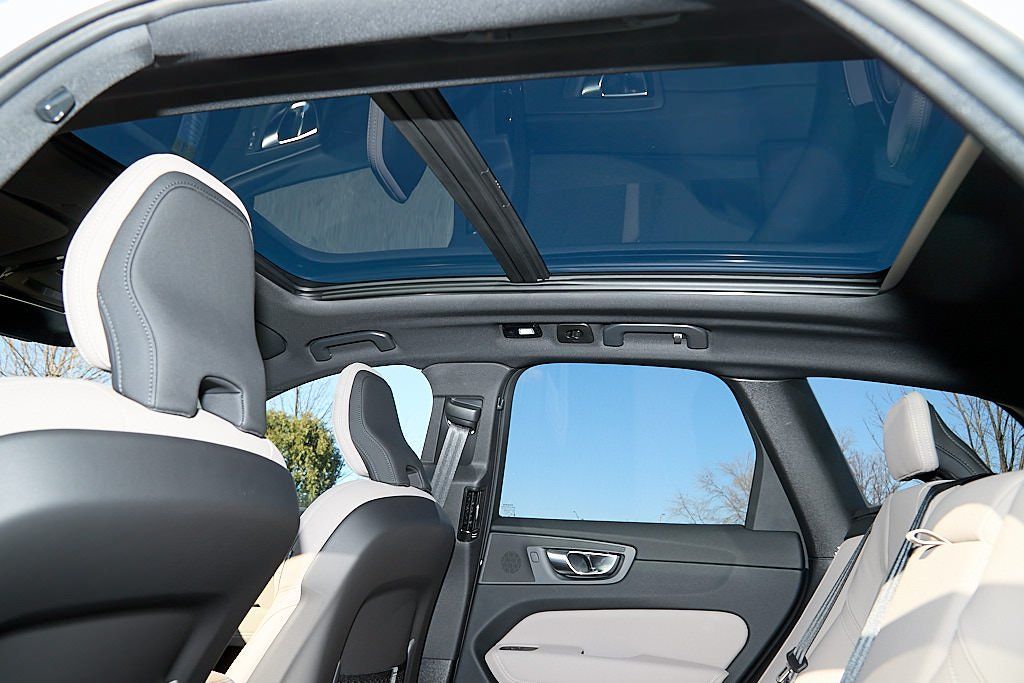 2026 VOLVO XC60 - Image 27