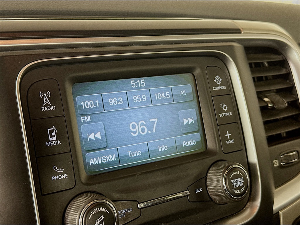 2018 Ram 1500 SLT photo 4