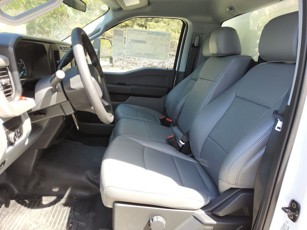 2024 Ford F-550 photo 6
