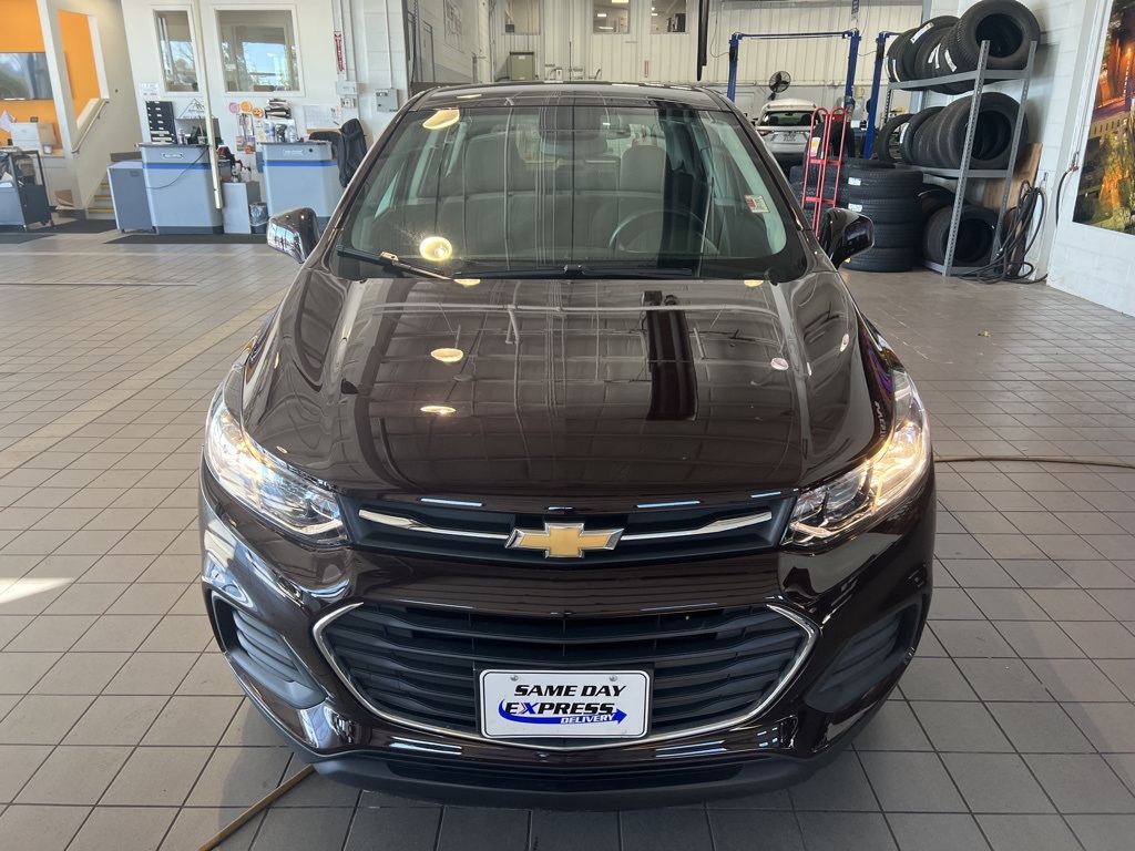 2020 Chevrolet Trax LS photo 2