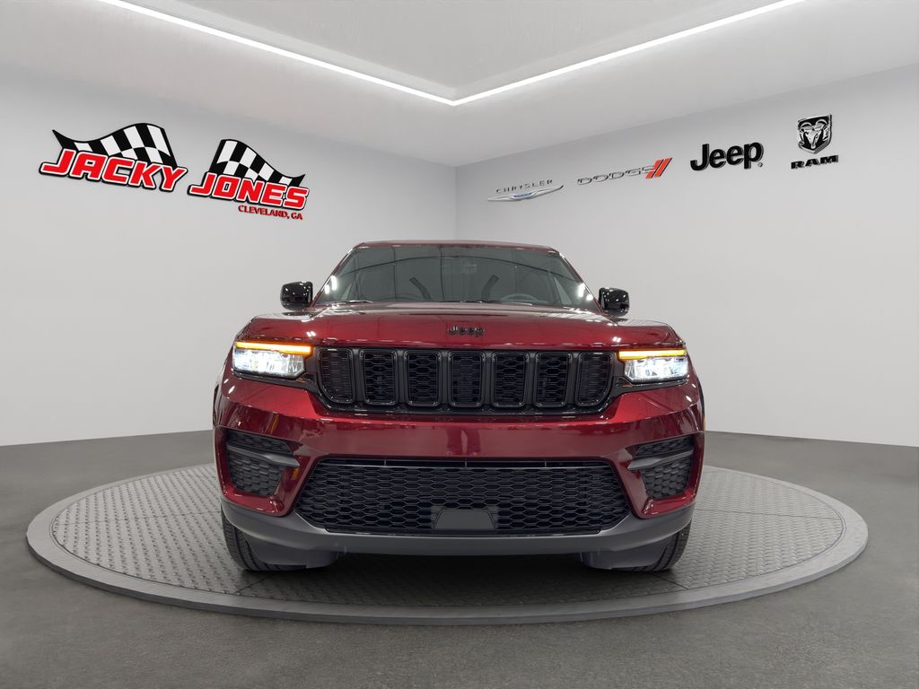 2025 Jeep Grand Cherokee Laredo Altitude photo 5