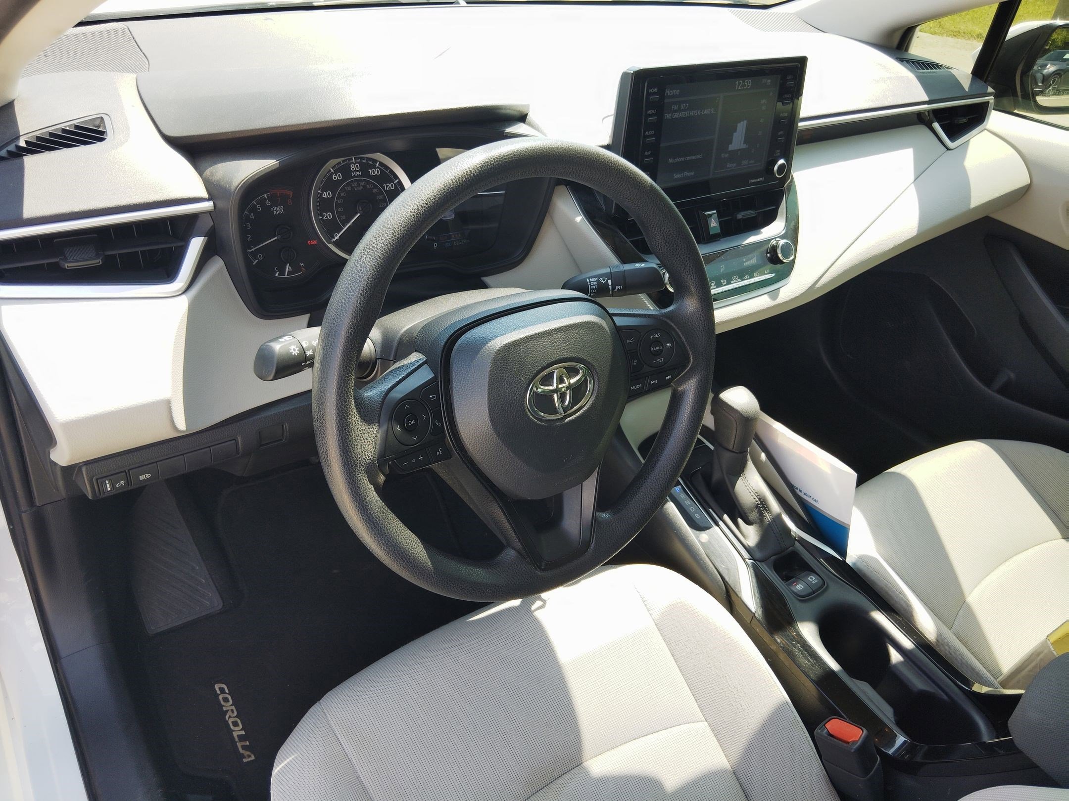 2022 Toyota Corolla LE photo 4