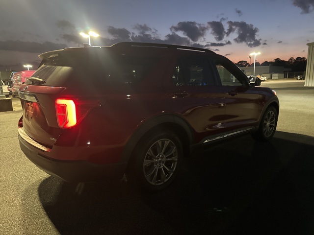 2020 Ford Explorer XLT photo 2