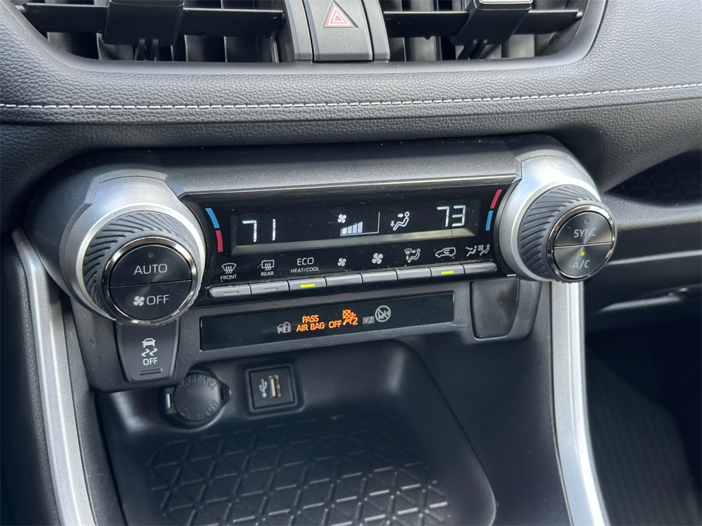 2024 Toyota RAV4 Hybrid XLE photo 4