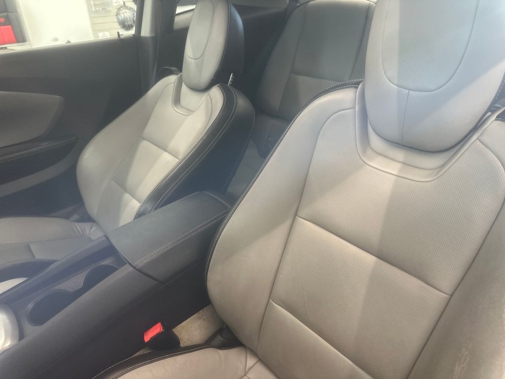 2011 Chevrolet Camaro 2LT photo 4