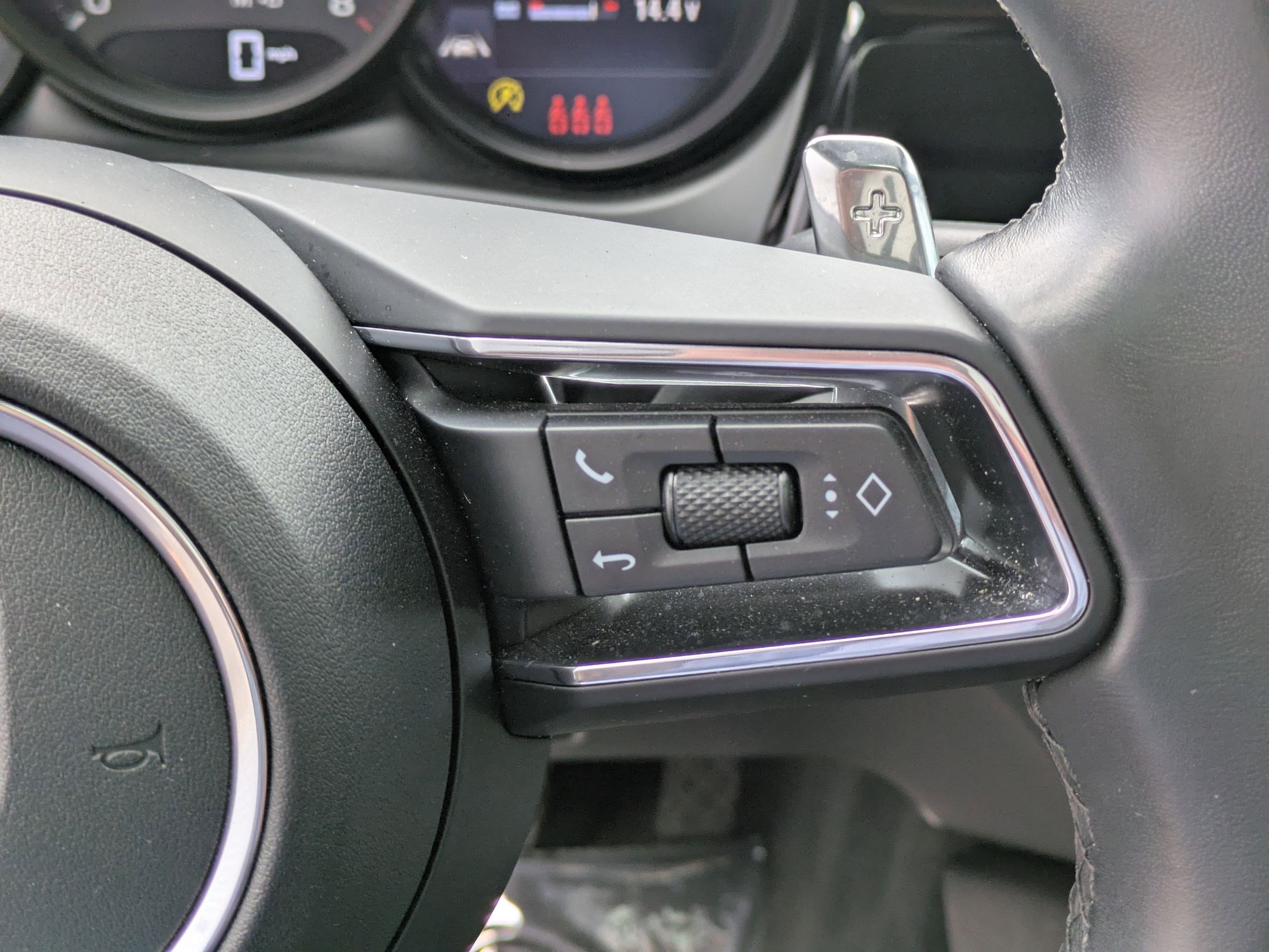 2023 Porsche Macan T photo 18
