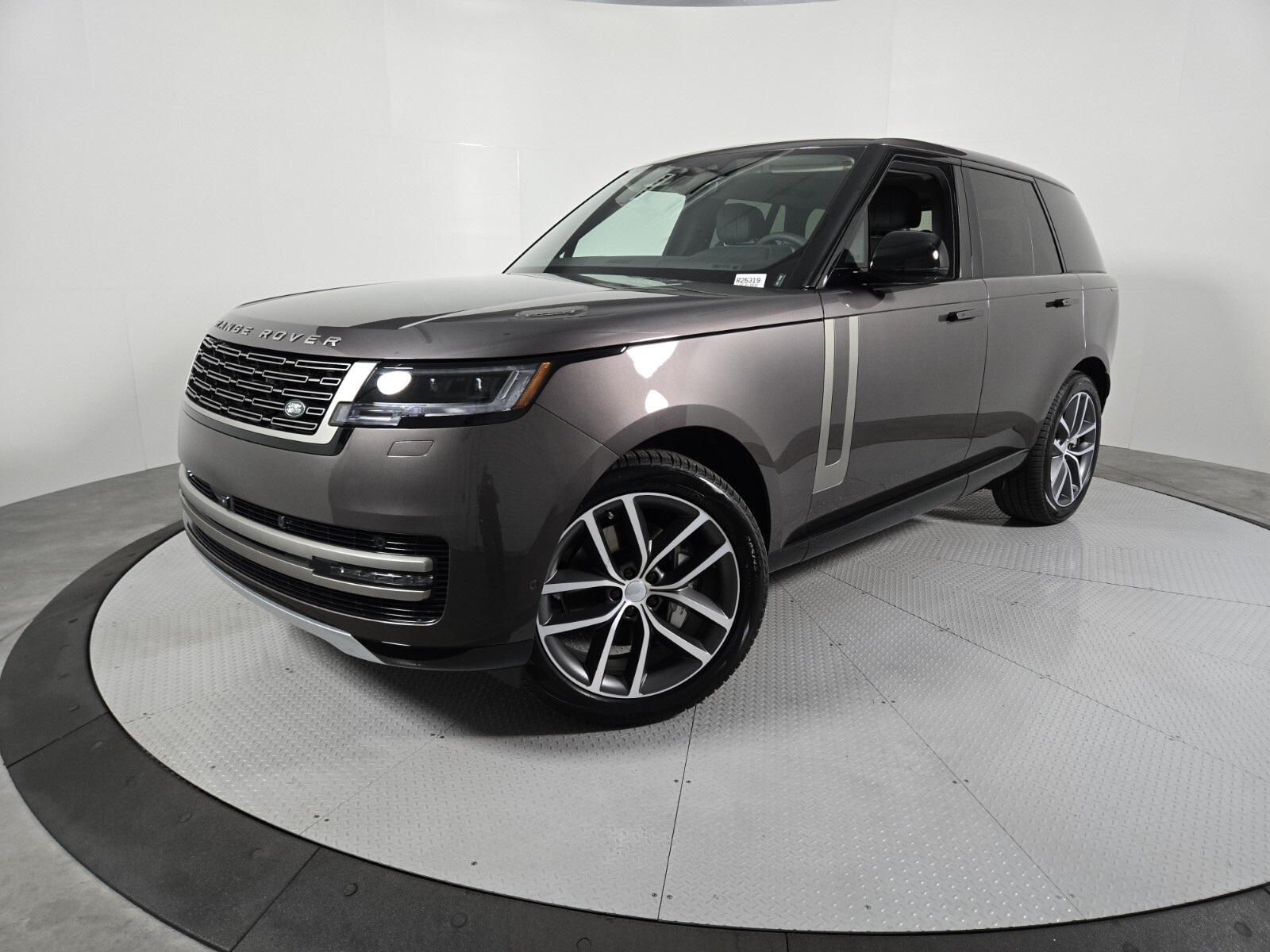 2025 Land Rover Range Rover SE's photo