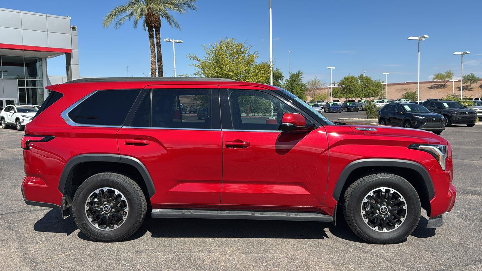 2023 Toyota Sequoia SR5 photo 6