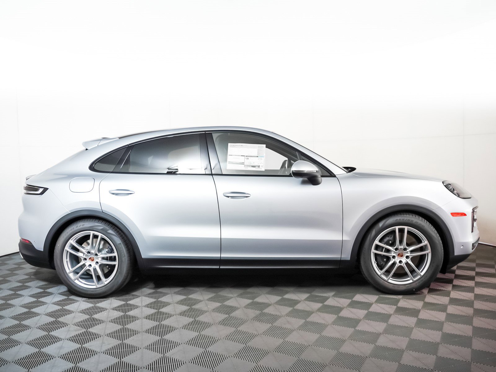 2025 Porsche Cayenne Coupe photo 9