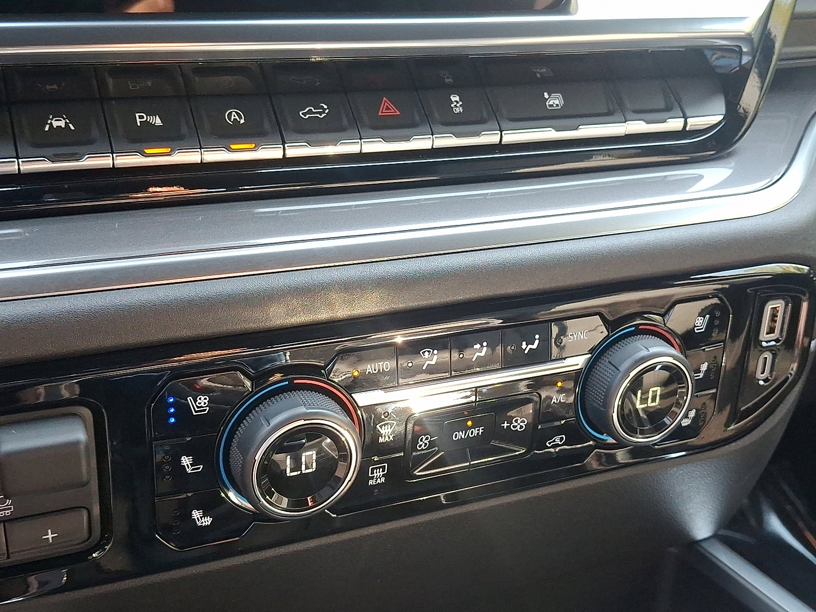 2024 Chevrolet Silverado 1500 High Country photo 15