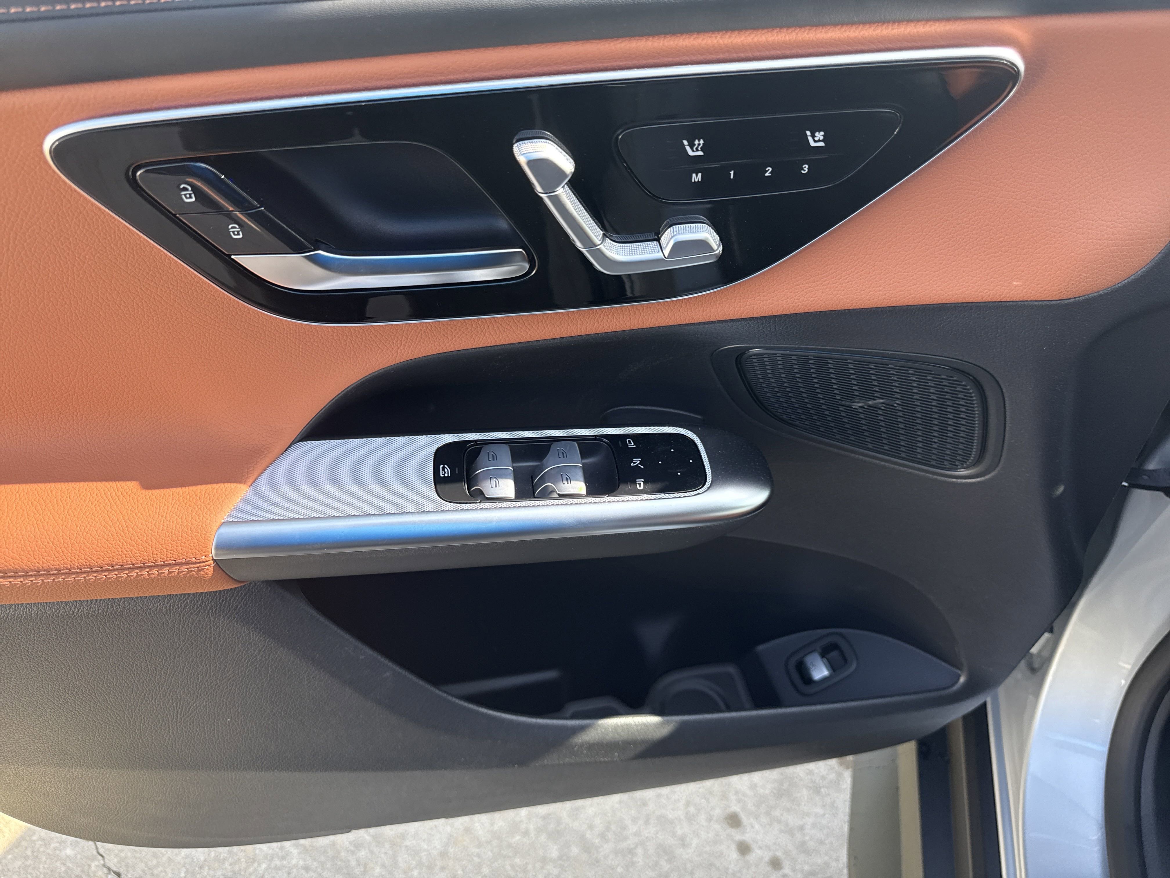 2025 Mercedes Benz GLC 300 4MATIC photo 3