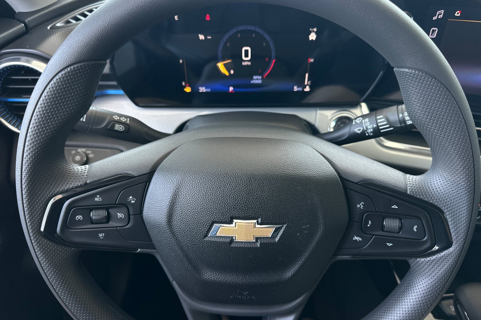 2025 Chevrolet Trax LT photo 22