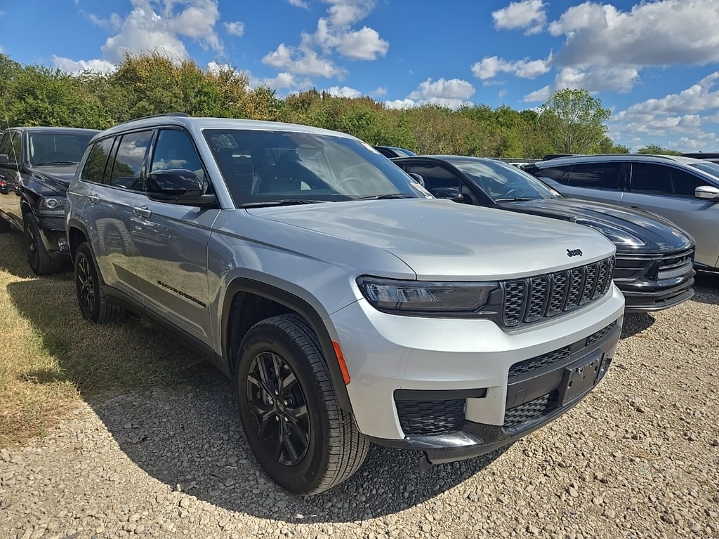 2024 Jeep Grand Cherokee Altitude photo 3