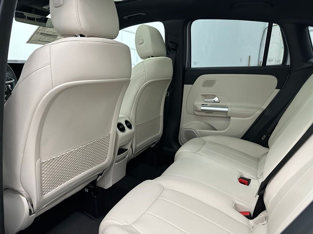 2025 Mercedes Benz GLA 250 photo 17