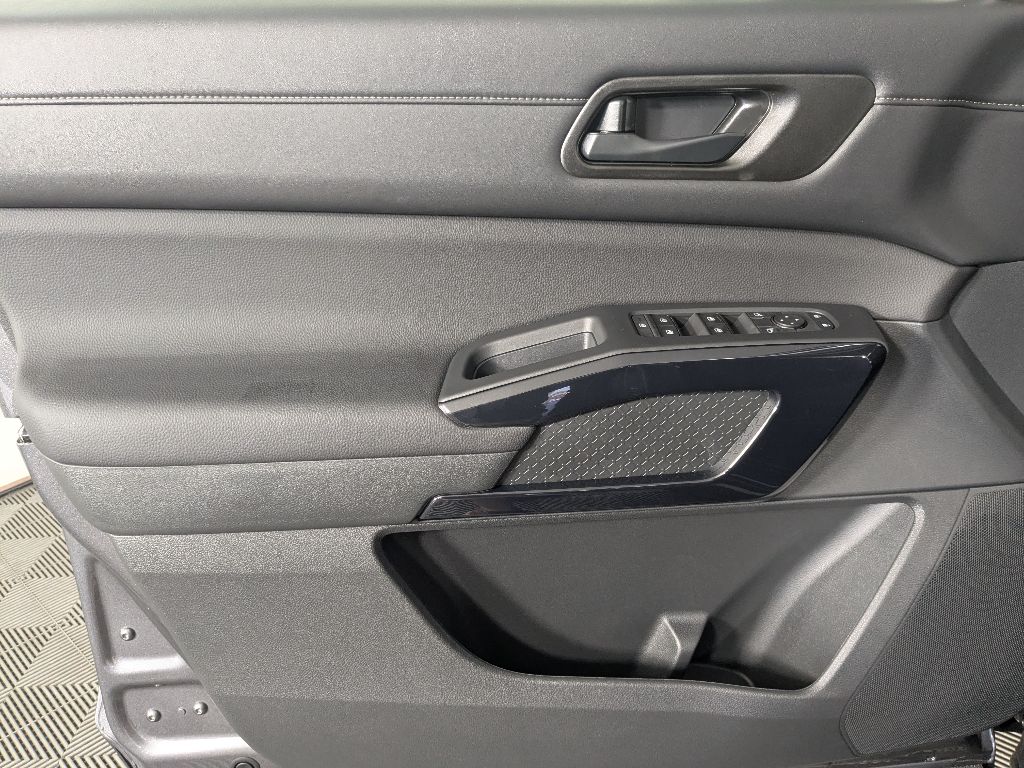 2025 Nissan Pathfinder SV photo 10