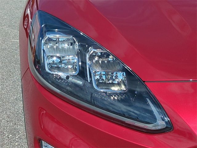 2020 Ford Escape Titanium Hybrid photo 10