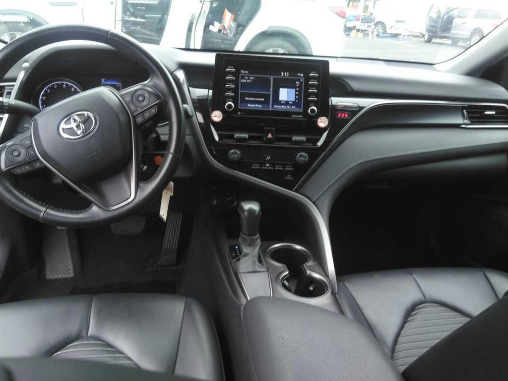 2021 Toyota Camry SE photo 6