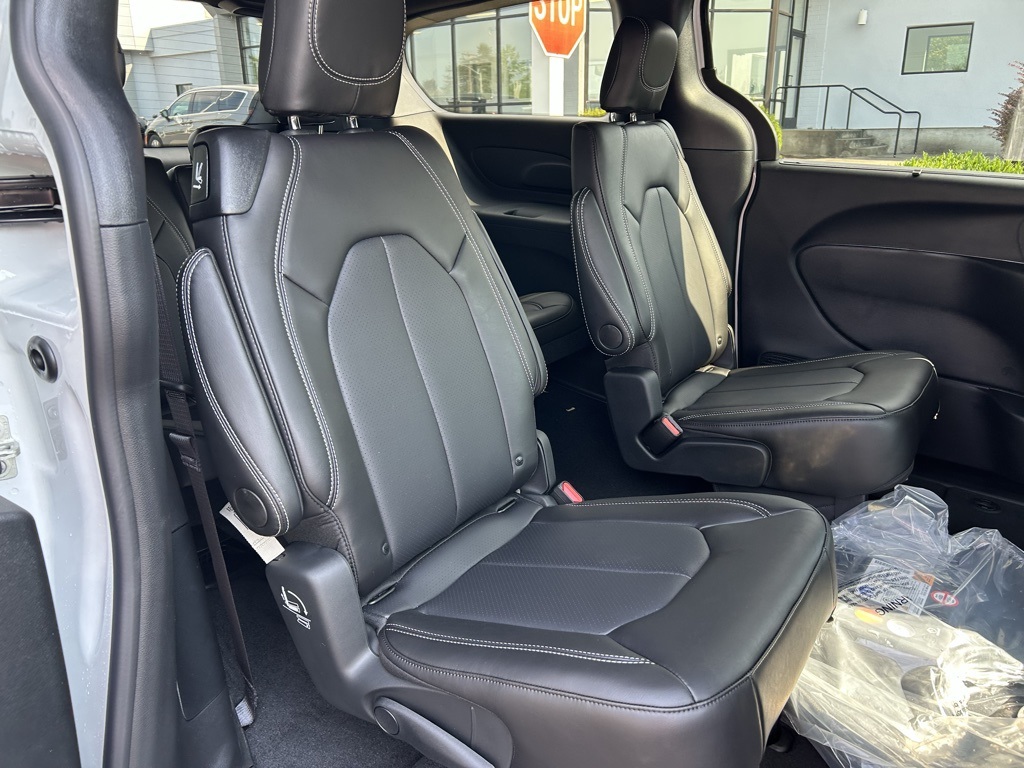 2026 Chrysler Pacifica photo 29