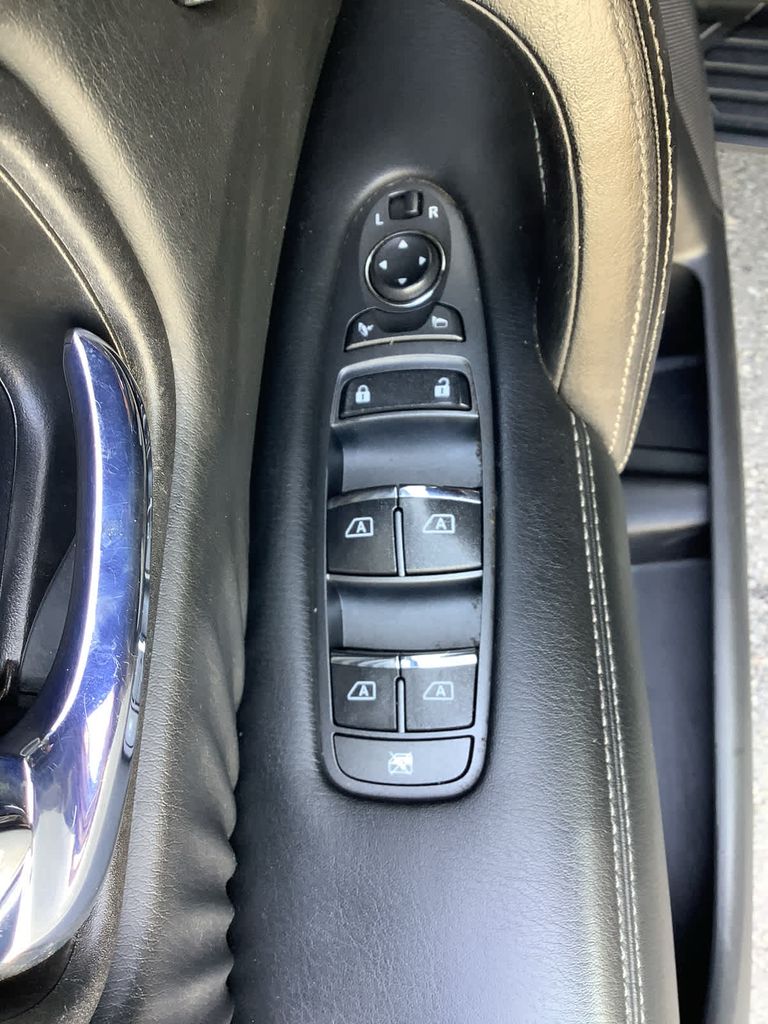 2020 Nissan Armada SL photo 24