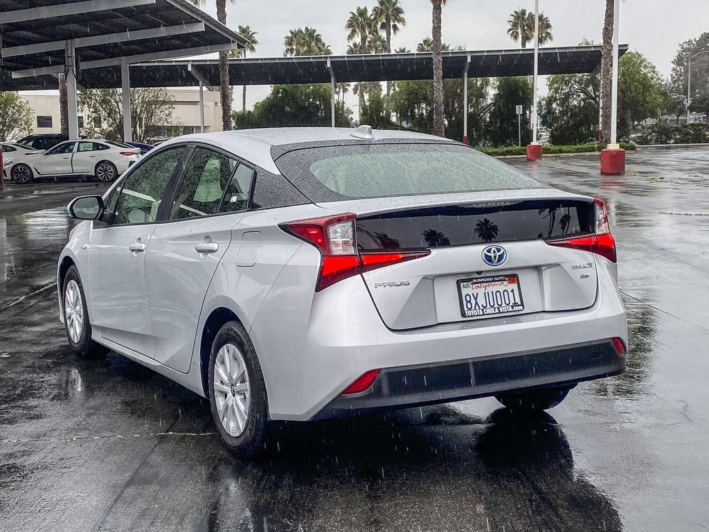 2022 Toyota Prius L photo 3