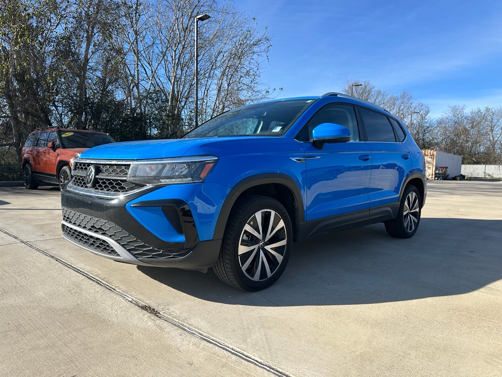 2023 Volkswagen Taos SE's photo