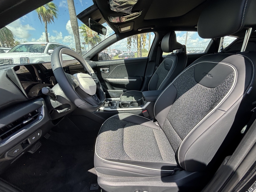 2025 Kia K4 GT-Line photo 13